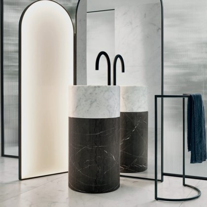 NOORTH milldue edition ROMA III Раковина 45х88 см, без отв., напольная, без перелива, с донным клапаном, цоколь фрезерованный Grafite, цвет: Grafite/Bianco Carrara