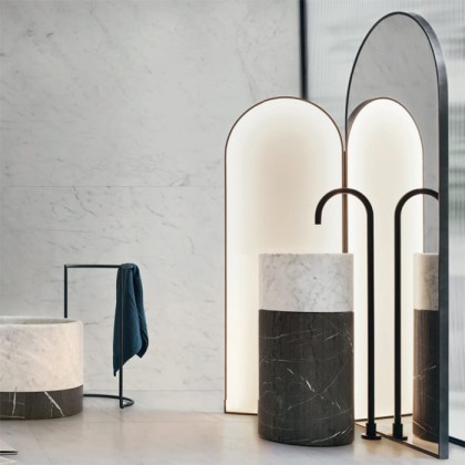 NOORTH milldue edition ROMA Комплект 150см из напольного зеркала со створкой с подсветкой, напольной раковины из гладкого и фрезерованного мрамора, Цвет: bianco carrara-A10L/grafite-A51F