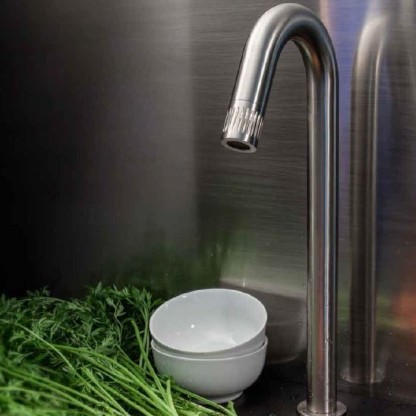 Смеситель для раковины с высоким поворотным изливом из нержавеющей стали Bongio Time 2020, цвет: матовая сталь