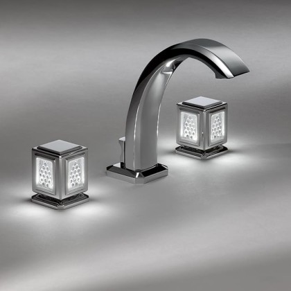 THG M?tropolis cristal clair Смеситель для раковины на 3 отверстия, ручки с подсветкой, с донным клапаном, цвет: хром