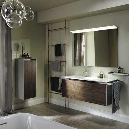 Burgbad Yso Комплект подвесной мебели 128x49x45 см, с прямоугольным  керамической раковиной слева, с  2-мя полотенцедержателями, цвет: светло-серый глянцевый/фасада коньячный орех