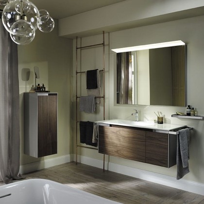 Burgbad Yso Комплект подвесной мебели 128x49x45 см, с прямоугольным  керамической раковиной слева, с  2-мя полотенцедержателями, цвет: светло-серый глянцевый/фасада коньячный орех