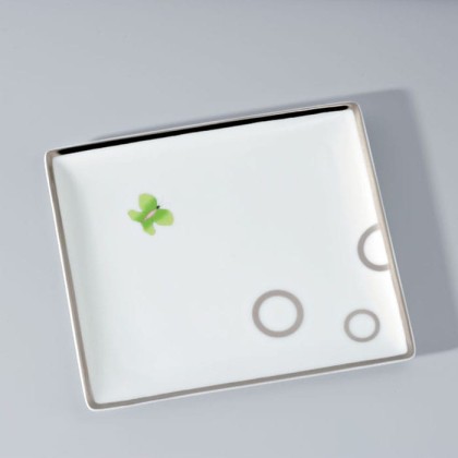 THG CAPUCINE VERT DECOR PLATINE Поднос керамический 171х154 мм., настольный, middle size, декор платина/зеленый, цвет: белый