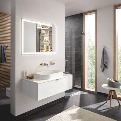 Emco Prime Зеркальный шкаф 160см., с подсветкой LED встраив. модель, 3-дверки, IP 20 стеклянная задняя стенка, цвет белый