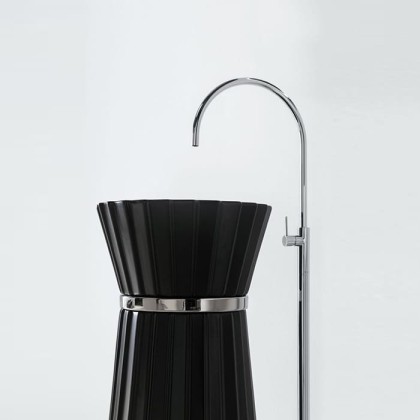 Oasis Plisse Раковина напольная ?44х95см, без отв., без перелива, в комплекте с донным клапаном, цвет: черный/хром