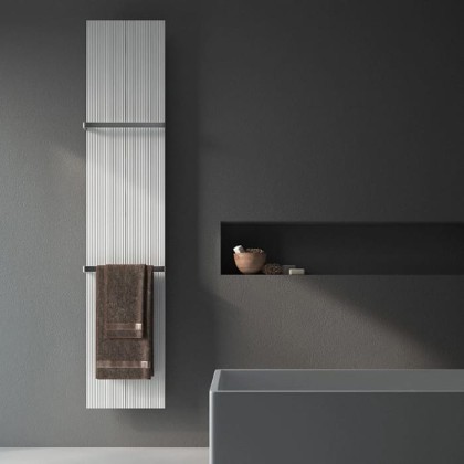 Antrax Bian Полотенцесушитель электрический L40,3*H200 см, полотенцедержатель 2 шт, электрический кабель справа, 700ВТ, цвет: белый матовый