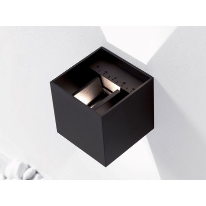 Настеннопотолочные светильники HER KUBBIK