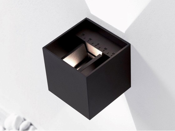 Настеннопотолочные светильники HER KUBBIK