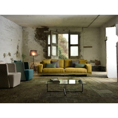 Диван на ножках Domingo Salotti модель BRESSON