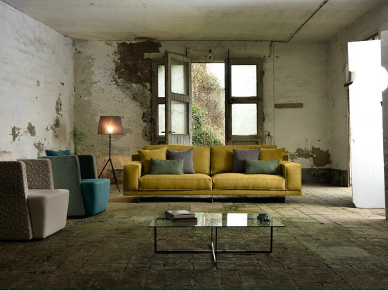 Диван на ножках Domingo Salotti модель BRESSON