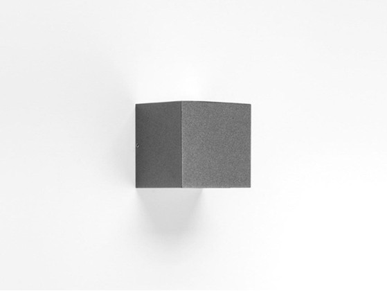 Настеннопотолочные светильники PERFORMANCE iN LIGHTING QUASAR 10