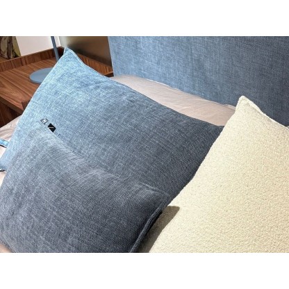 Диванные подушки In Stock TWILS - Cushion with piping 70x40