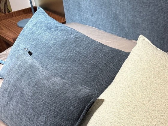 Диванные подушки In Stock TWILS - Cushion with piping 70x40