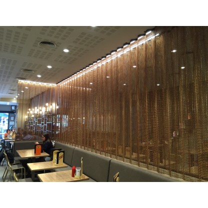 Вышитый бисером занавес Kriskadecor SPACE DIVIDER - UNDULATED RESTAURANT