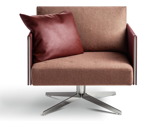 Кресло небольших размеров Poltrona Frau CLAYTON