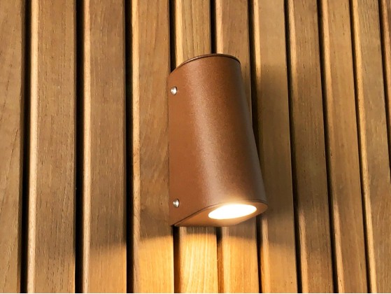 Настеннопотолочные светильники LYX Luminaires AP 05