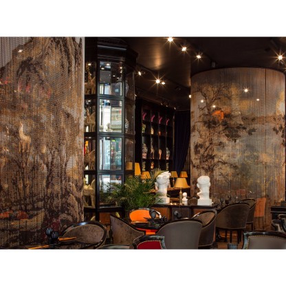 Вышитый бисером занавес Kriskadecor SPACE DIVIDER - CURVED RESTAURANT