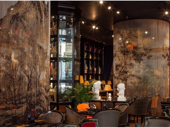 Вышитый бисером занавес Kriskadecor SPACE DIVIDER - CURVED RESTAURANT