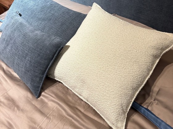 Диванные подушки In Stock TWILS - Cushion with piping 50x50