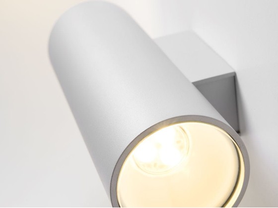 Настеннопотолочные светильники Modular Lighting Instruments NUDE