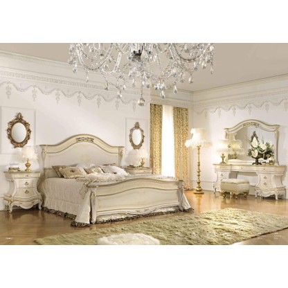 Гарнитур для спальной комнаты белого цвета и золотом AMC