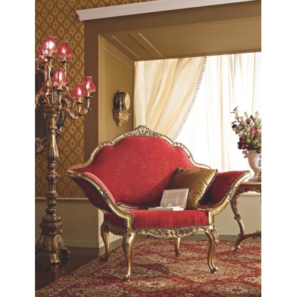 Мягкое кресло с позолоченной резьбой обивка красная ткань Giorno