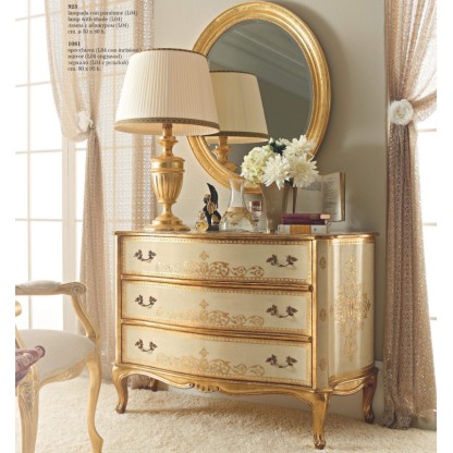 Широкий комод декорированый позолотой на ножках Notte