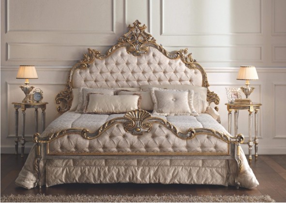 Кровать в обивке капитоне с элементами резьбы Notte
