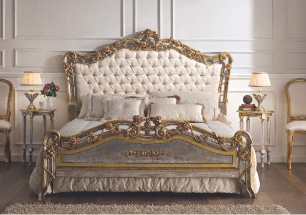 Патинированая двухспальная кровать с ажурной резьбой Notte