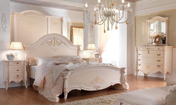 Белая кровать для спальни с ажурной резьбой Prestige