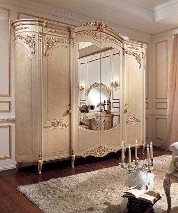 Гардеробный шкаф с патиной и орнаментом Reggenza