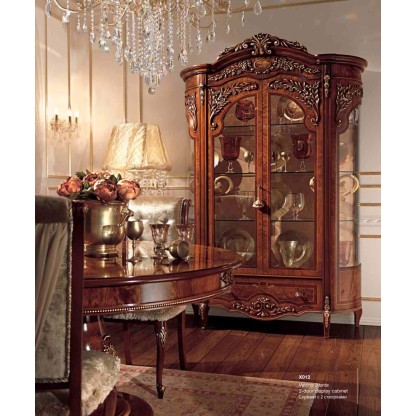 Сервант с двумя створками и резьбой ручной работы Reggenza