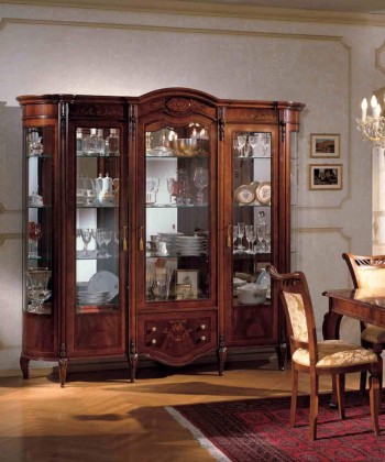 Сервант с тремя дверцами и ручной резьбой Reggenza