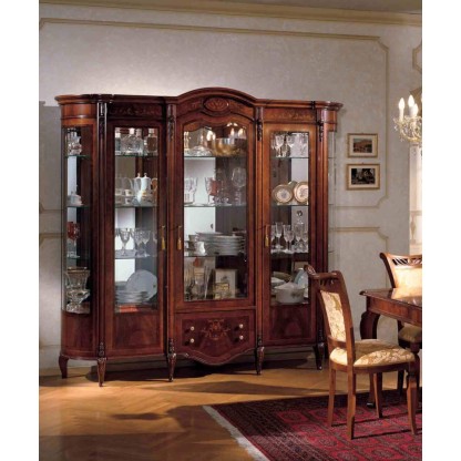 Сервант с тремя дверцами и ручной резьбой Reggenza