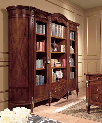 Книжный шкаф с элементами резьбы Reggenza