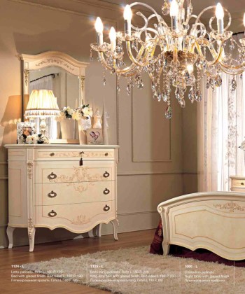 Комод с патиной и элементами резьбы ручной работы Reggenza