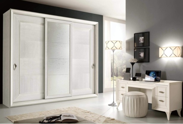 Гардеробный шкаф-купе с тремя дверцами с эфектом патины Тоday