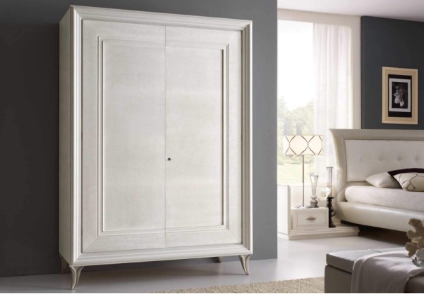 Гардеробный шкаф с двумя дверцами на ножках с патиной Тоday