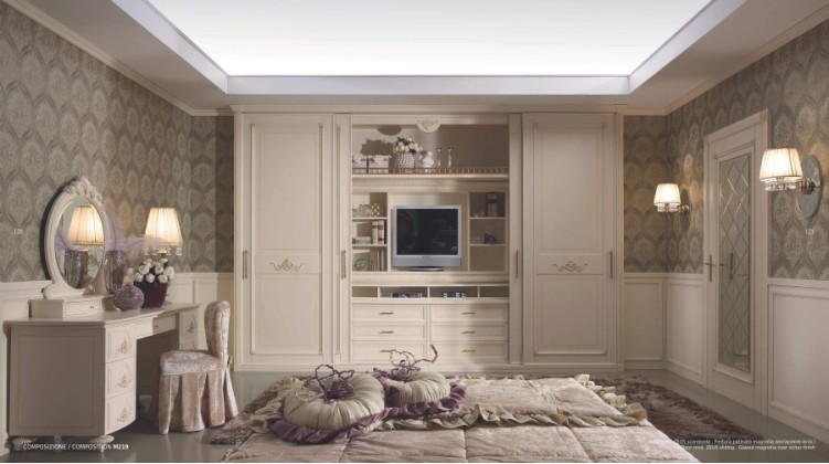 Шкаф в отделке магнолия патина с верхним слоем охры Ferretti e Ferretti Morfeo