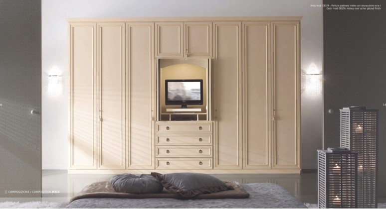 Шкаф в отделке медовая патина с верхним слоем охры Ferretti e Ferretti Morfeo