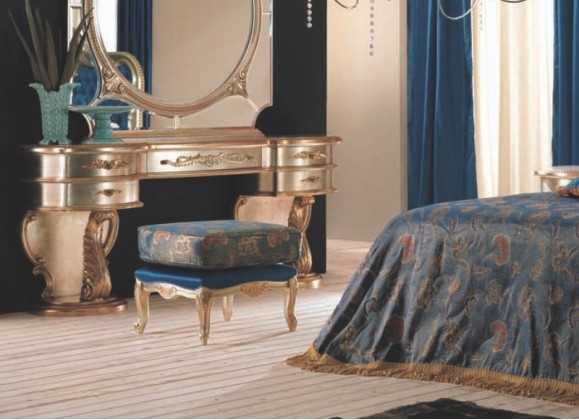 Туалетный столик с мягким пуфом - цвет золото с резным декором Grilli - Gondola