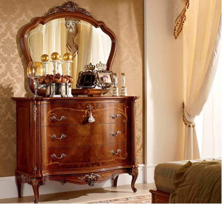 Комод с зеркалом декорированый резной рамкой Principe