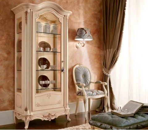 Итальянский бежевый сервант Principe